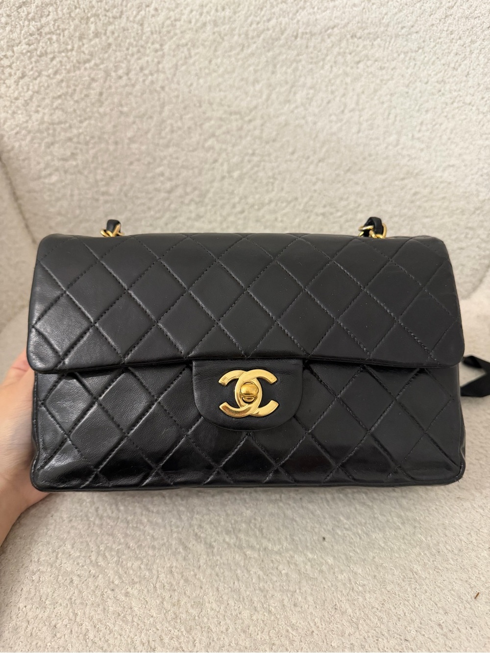 CHANEL Black Quilted Leather Shoulder Bag with Gold Chain SMALL - Picture 3 of 13
